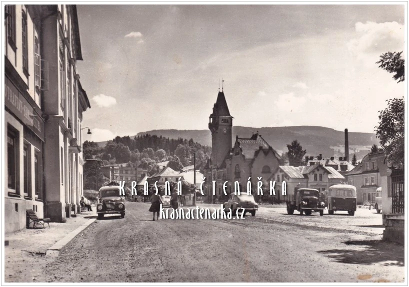 ROKYTNICE NAD JIZEROU, Náměstí