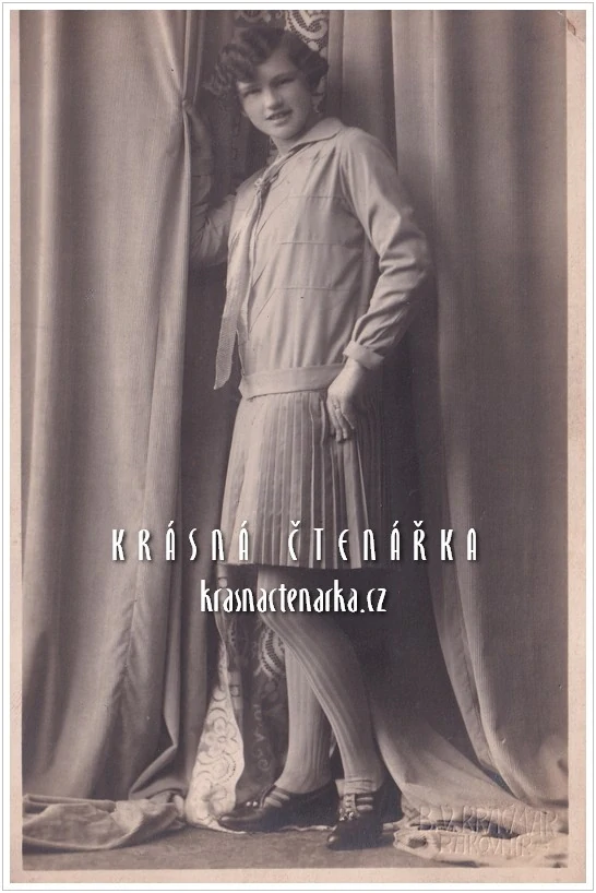 DÍVKA na pohlednici, Denní šaty pozdních 20. let inspirované stylem La Garçonnea / Móda flapper girls