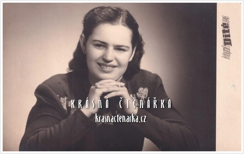 DÁMA na pohlednici, Elegantní dobový účes s jemnými vlnami ze 40. let
