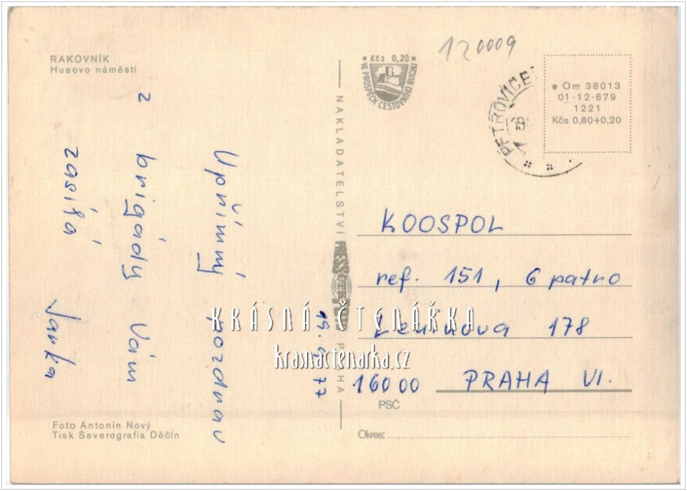 RAKOVNÍK, Husovo náměstí i s automobily