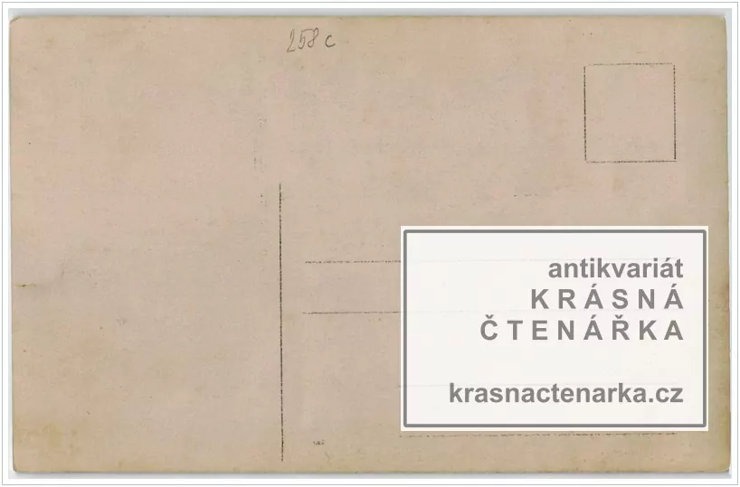 VOJENSKÁ (voják, ateliérová fotografie)