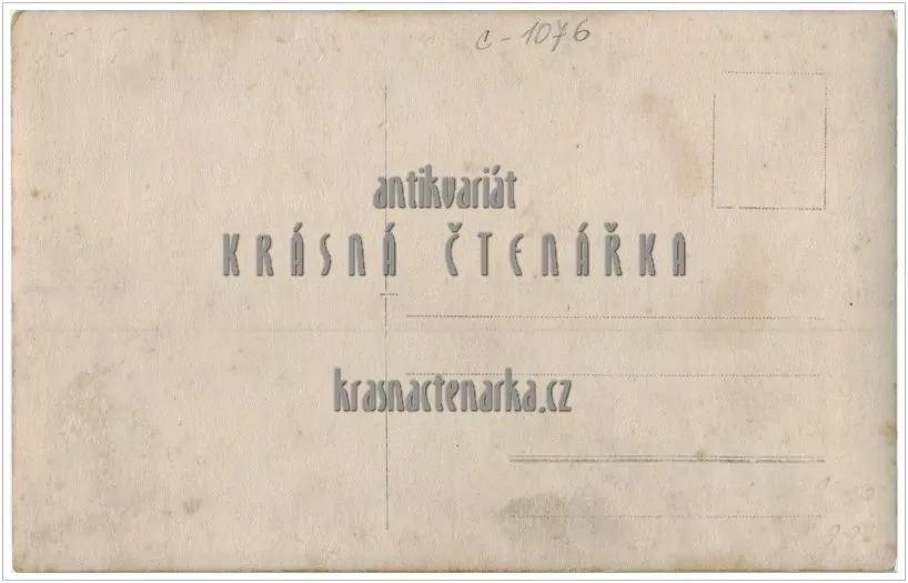 VOJENSKÁ (voják, ateliérová fotografie)