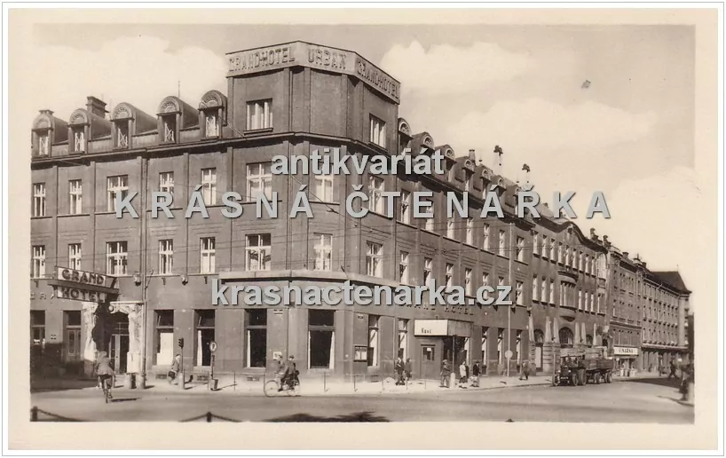 HRADEC KRÁLOVÉ, Palackého ulice a hotel Grand