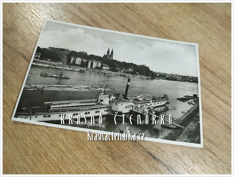 PRAHA, Pohled na Vyšehrad a parník Masaryk