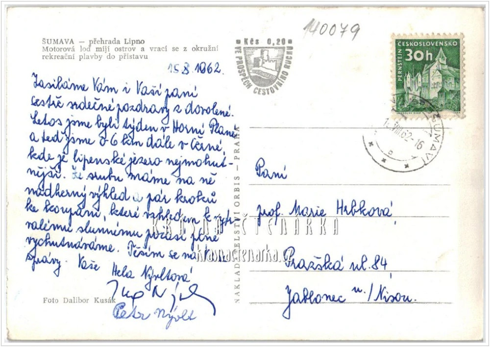 Vodní nádrž LIPNO s motorovou lodí