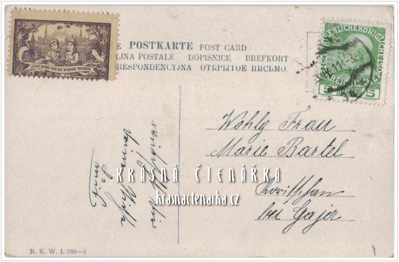 VELIKONOČNÍ pohlednice a dívenka s kyticí