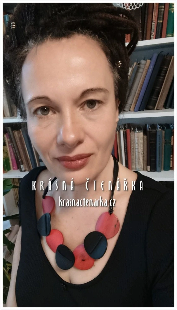 Výrazný náhrdelník s plastovými destičkami, červená a černá