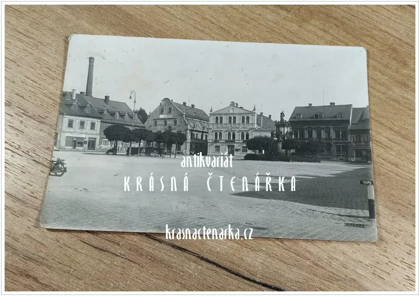 CHRASTAVA, Náměstí