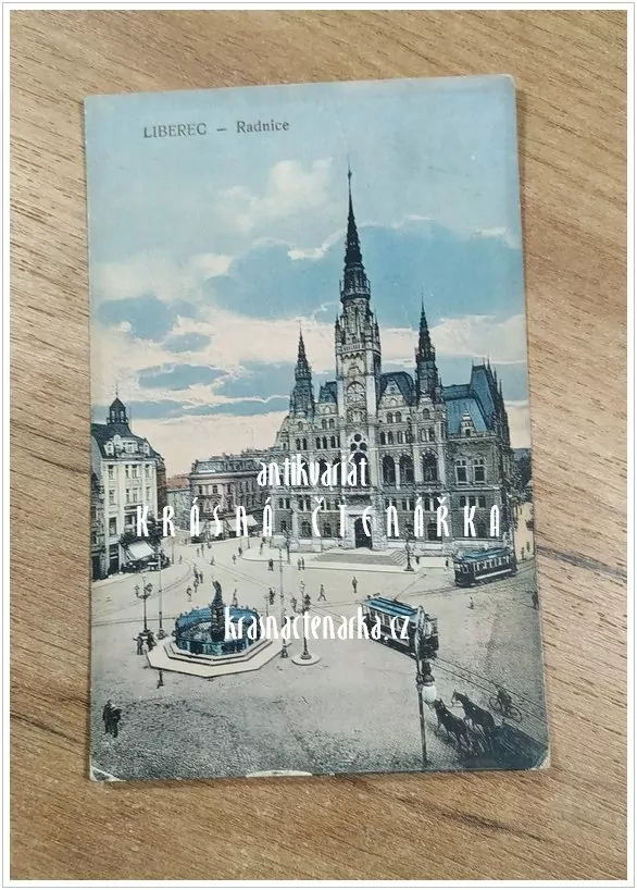 LIBEREC, Radnice, náměstí, kašna a složitá dopravní situace