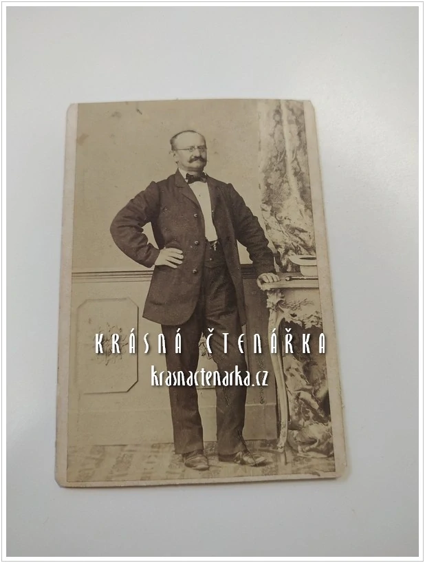 Fotografická vizitka: DŽENTLMEN (Atelier August Ludwig Otto, Praha)