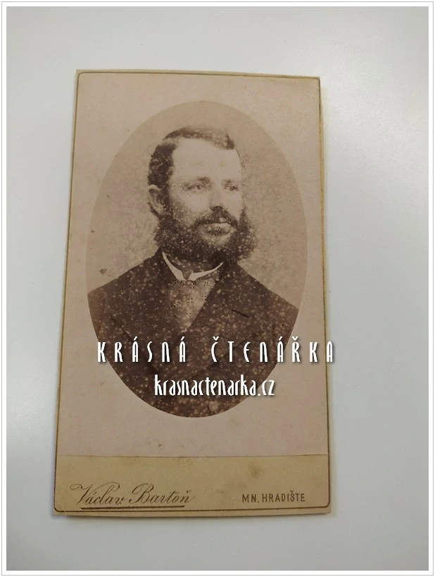 Fotografická vizitka: DŽENTLMEN (Atelier Václav Bartoň, Mnichovo Hradiště)