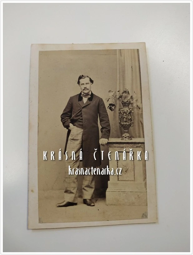 Fotografická vizitka: DŽENTLMEN (Atelier Wilh. Pfeifer, Liberec)