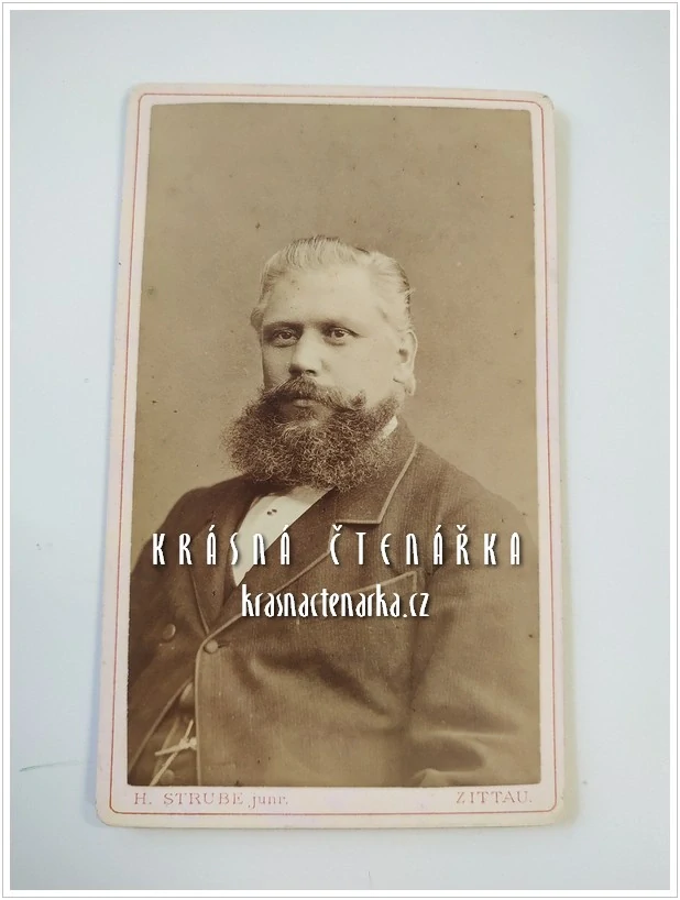 Fotografická vizitka: DŽENTLMEN (Atelier H. Strube, Zittau)
