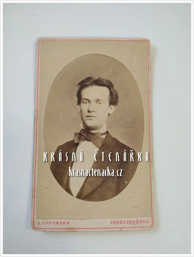 Fotografická vizitka: DŽENTLMEN (Atelier A. Hartmann, Kamenický Šenov)