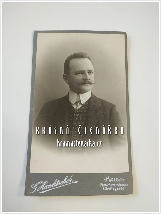 Fotografická vizitka: DŽENTLMEN (Atelier G. Hawlitschek, Nový Bor)