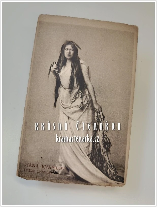 HANA KVAPILOVÁ jako Ofelie ve hře Hamlet