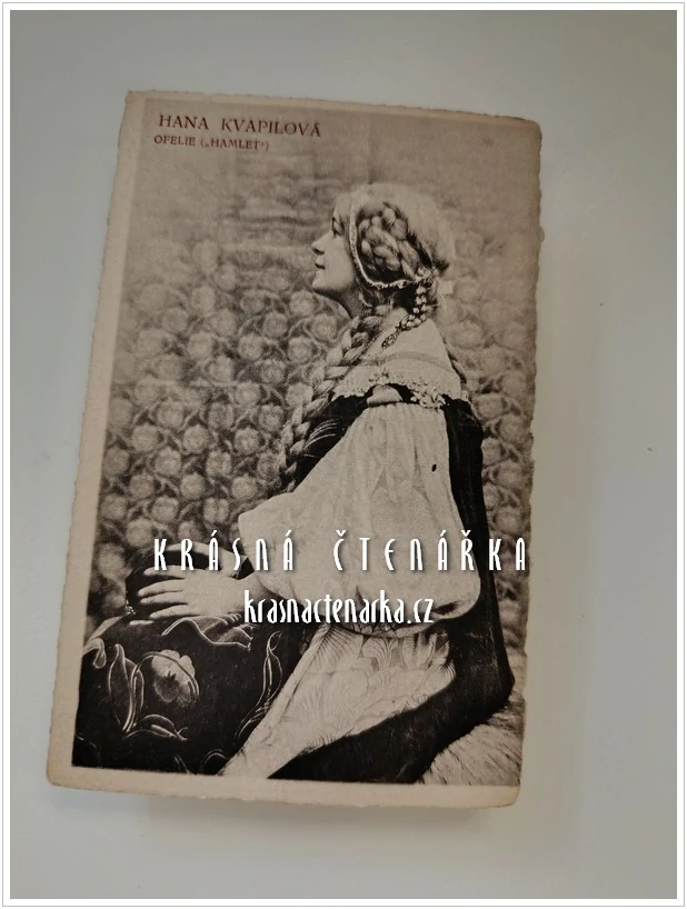 HANA KVAPILOVÁ jako Ofelie ve hře Hamlet