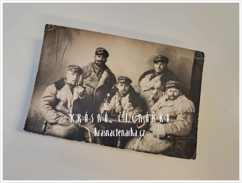 VOJENSKÁ (vojáci, ateliérová fotografie)