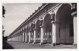 KROMĚŘÍŽ, Kolonáda v Květné zahradě