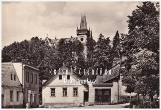 ZRUČ NAD SÁZAVOU, Náměstí MUDr. J. Svobody a zámek