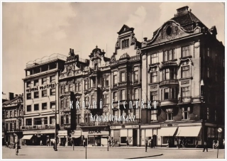 PLZEŇ, Náměstí Republiky a pohled na pojišťovnu i obchody
