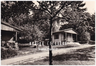 JEVANY, Chatový tábor při hotelu Jevany