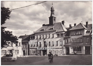 ROŽMITÁL POD TŘEMŠÍNEM, Náměstí a radnice