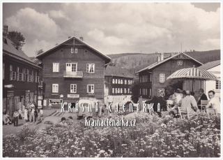 KARLOVA STUDÁNKA, Lázeňské náměstí