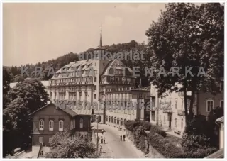 JANSKÉ LÁZNĚ (Sanatorium Janský dvůr z Lázeňské ulice)