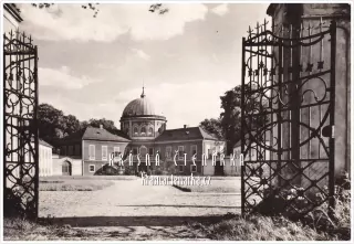 Zámek VELTRUSY