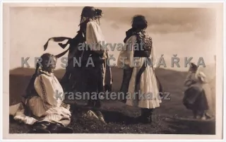 ŽENY V KROJÍCH (Gemerská župa)