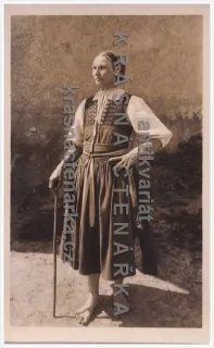 ŽENY V KROJÍCH (Žena z Velkej Kubry, Trenčianská župa)