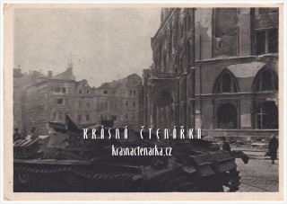 OSVOBOZENÍ PRAHY 1945, Zničený německý tank na Staroměstském náměstí