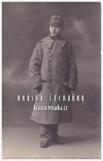 VOJENSKÁ (voják, ateliérová fotografie)