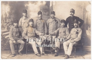 VOJENSKÁ (vojáci, ateliérová fotografie)