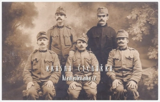 VOJENSKÁ (vojáci, ateliérová fotografie)