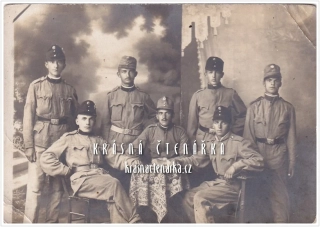 VOJENSKÁ (vojáci, ateliérová fotografie)