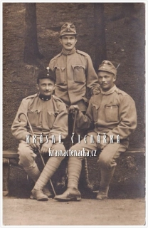 VOJENSKÁ (vojáci, ateliérová fotografie)