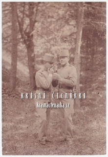 VOJENSKÁ (vojáci, fotografie venku)