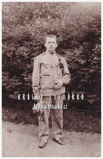 VOJENSKÁ (voják, fotografie venku)