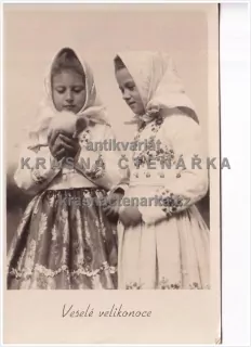 DĚTI v kroji na velikonočním přání