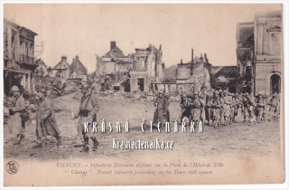 VOJENSKÁ, Válečné ruiny v Chauny i s vojáky
