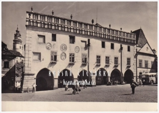 ČESKÝ KRUMLOV, Radnice, náměstí a kousek autobusu