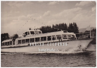 Vodní nádrž LIPNO a motorová loď Vltava