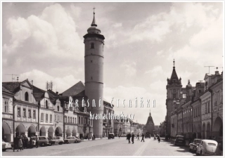 DOMAŽLICE, Náměstí Míru i s automobily