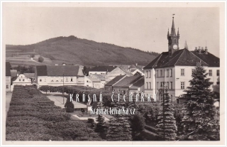 KDYNĚ, Radnice na náměstí