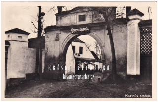 ÚJEZD, Kozinův statek a hostinec