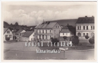ROVENSKO POD TROSKAMI, Náměstí