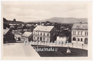 ROVENSKO POD TROSKAMI, Náměstí