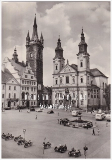KLATOVY, Náměstí Míru i s dopravními prostředky